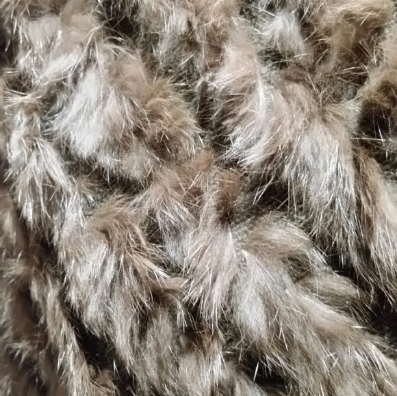 Fur (Rex Rabbit) poncho - Picture 8 of 8
